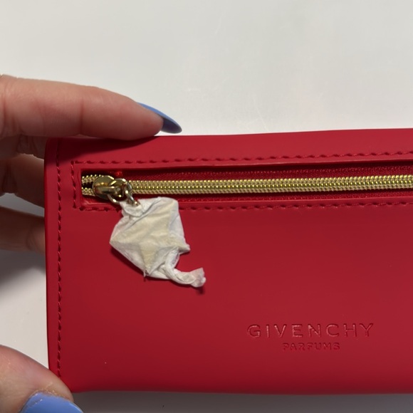 ✨Givenchy Small Pouch✨ - Picture 4 of 6